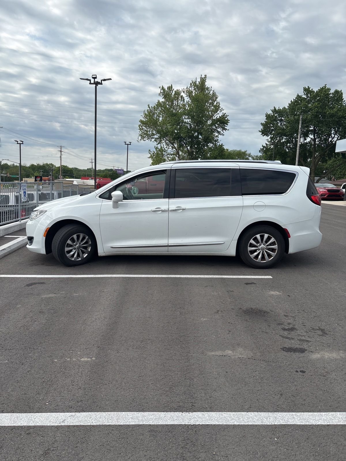 2018 Chrysler Pacifica Touring L's photo