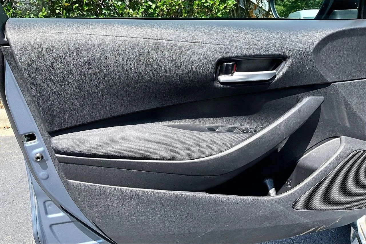 Certified Used 2021  Toyota LE image 25