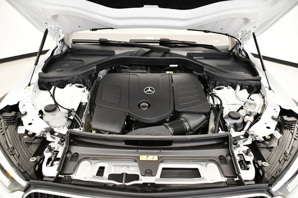 Certified Used 2026 Polar White Mercedes-Benz GLC 300 image 11