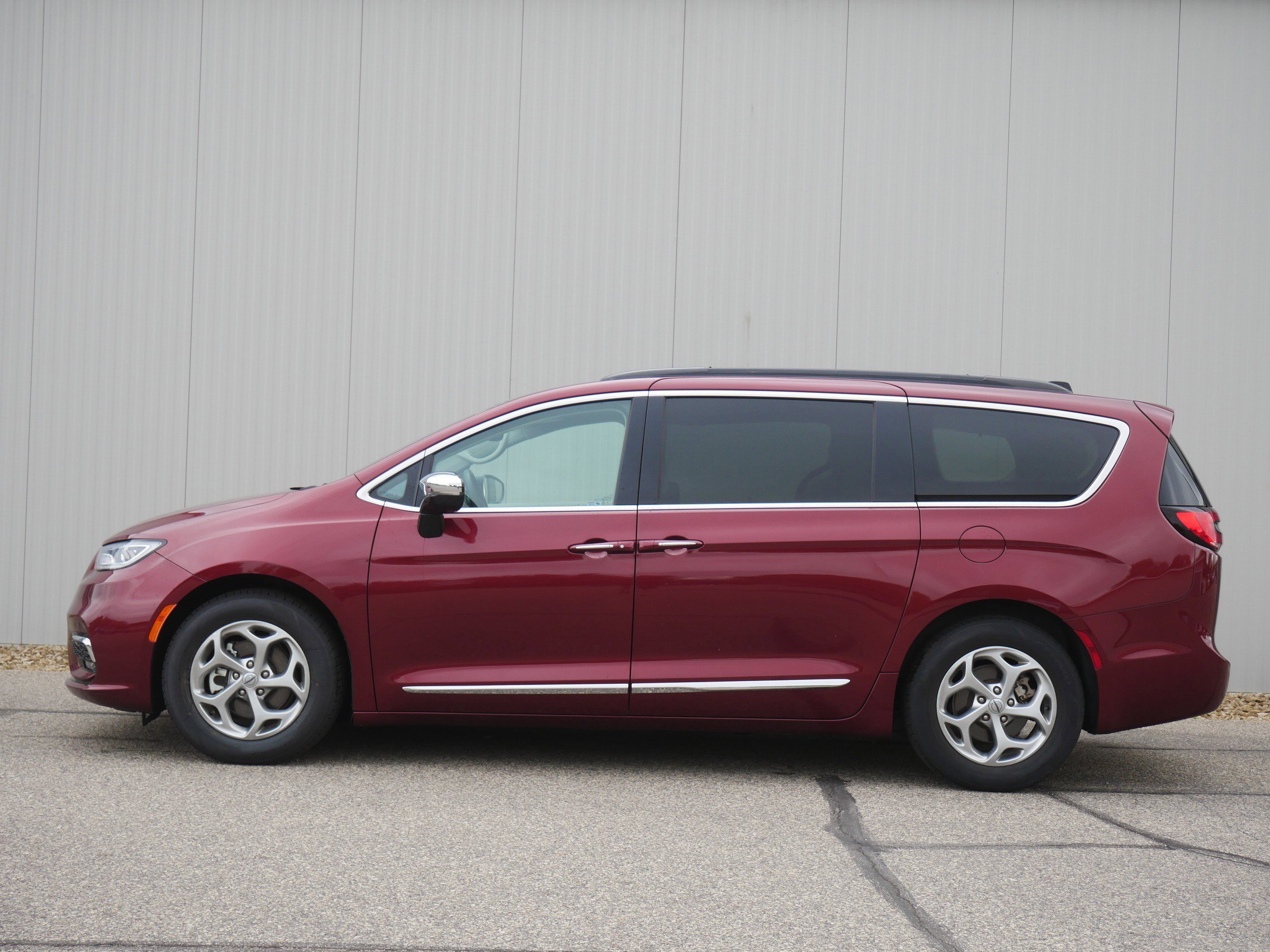 Used 2023 Chrysler Pacifica Limited with VIN 2C4RC1GG0PR591096 for sale in Hastings, Minnesota