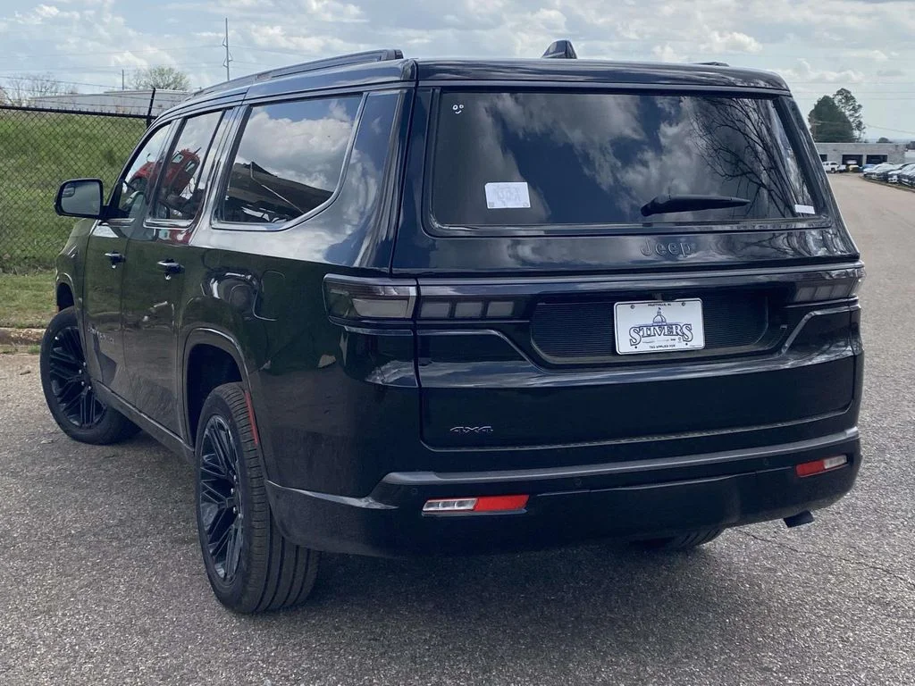 New 2026 High Gloss Black Exterior Paint Jeep Limited Reserve image 4