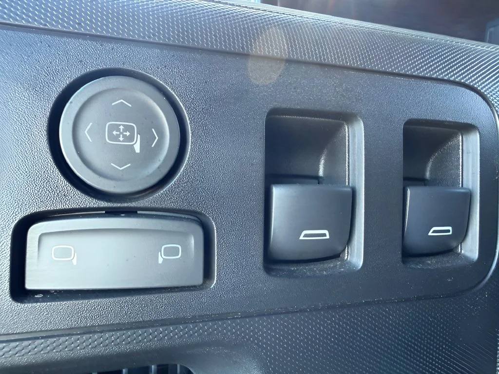 Used 2025 Oyster White Chevrolet AWD 400 image 13