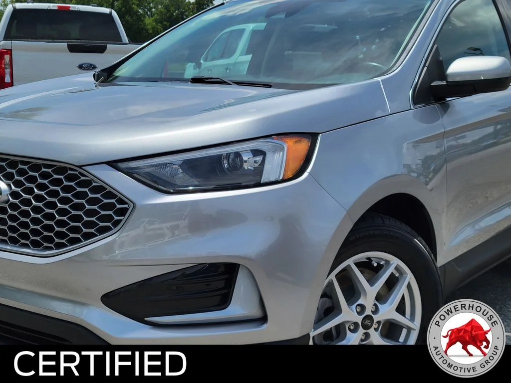 Used 2024 Silver Ford SEL image 10