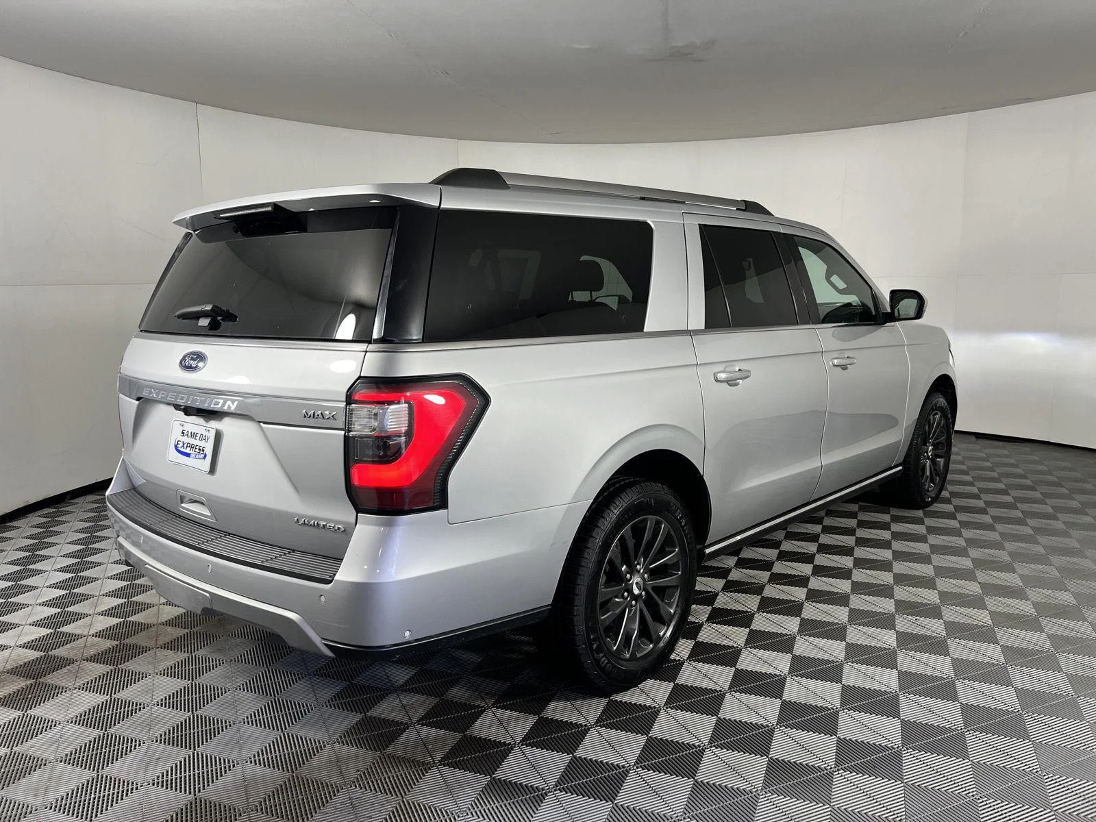 Used 2019 Ingot Silver Ford Limited image 6