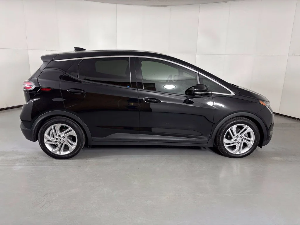 Used 2023 Black Chevrolet 1LT image 9