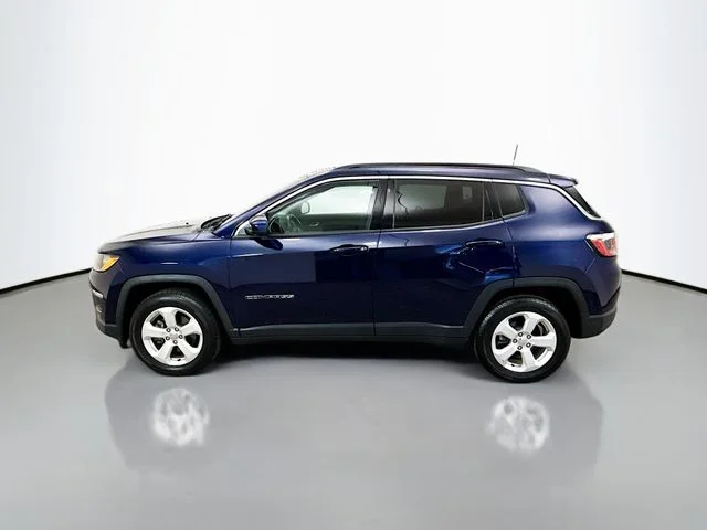 Used 2018 Jazz Blue Pearlcoat Jeep Latitude image 4
