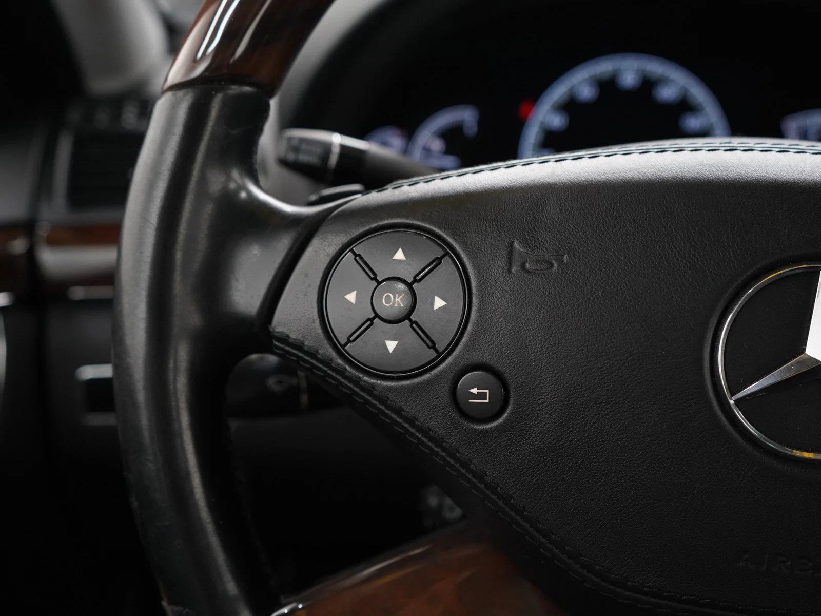 Used 2011 Black Mercedes-Benz 4D SEDAN S550 4MATIC® image 25