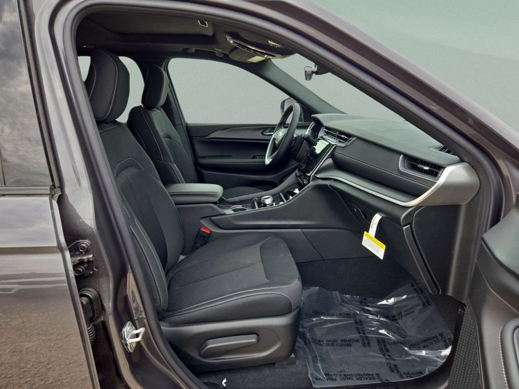 New 2025 Baltic Gray Metallic Clear-Coat Exterior Paint Jeep Laredo X image 37