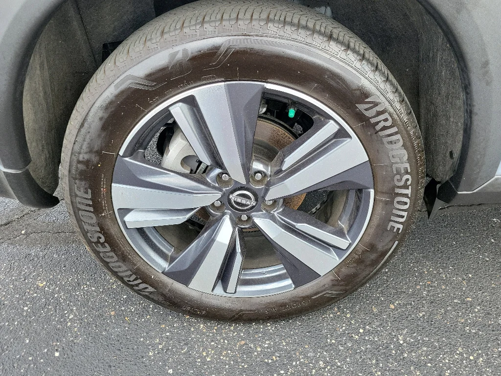 Used 2025 Boulder Gray Pearl Nissan SL image 5