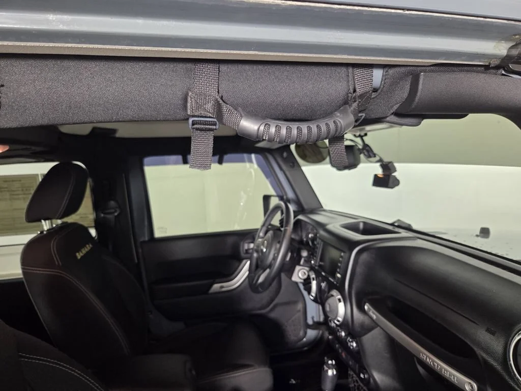 Used 2015 Anvil Clearcoat Jeep Sahara image 31