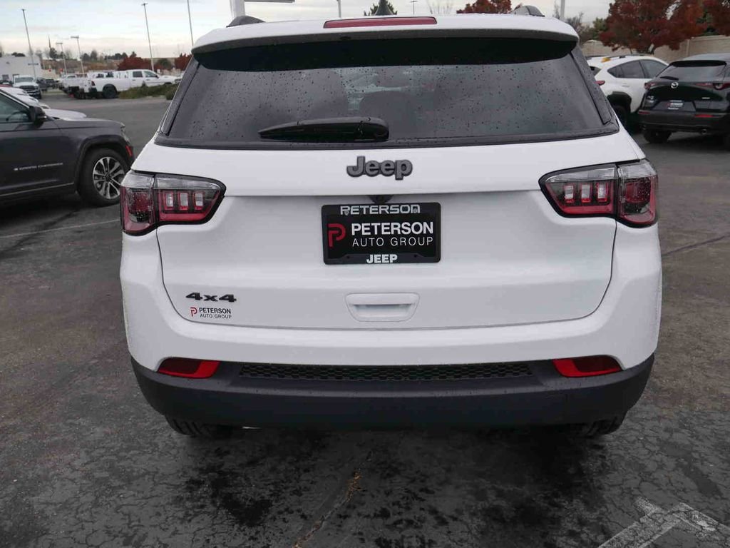 New 2026 White Jeep Latitude image 18