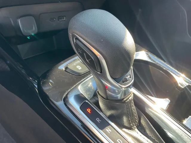 Used 2025 White Chevrolet LT image 23