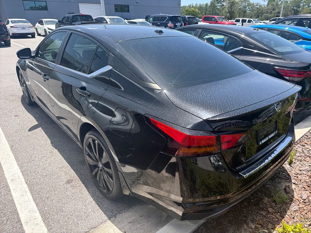 Used 2022 Black Nissan 2.5 SR image 8