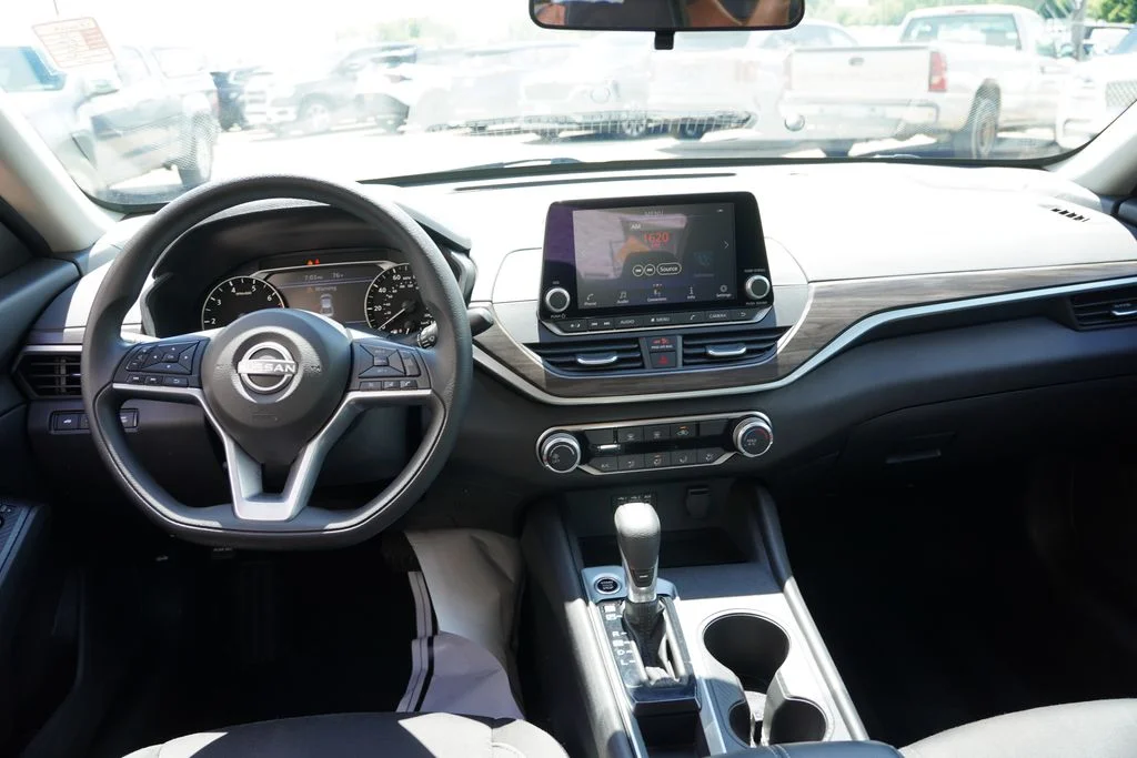 Used 2025 Gun Metallic Nissan 2.5 SV image 18