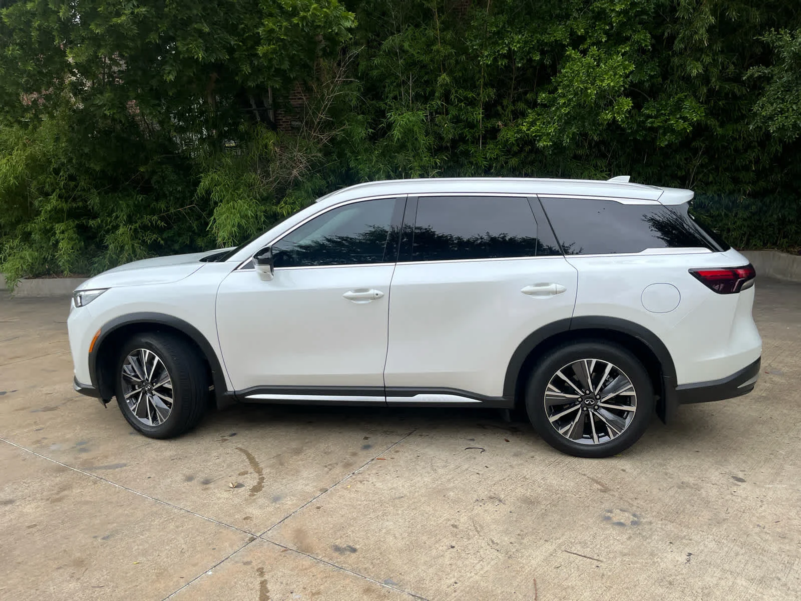 Certified Used 2026 Radiant White INFINITI LUXE image 7
