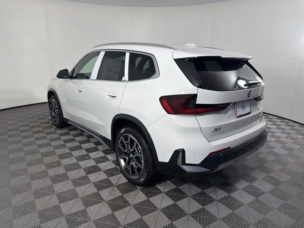 Used 2026 Alpine White BMW xDrive28i image 7
