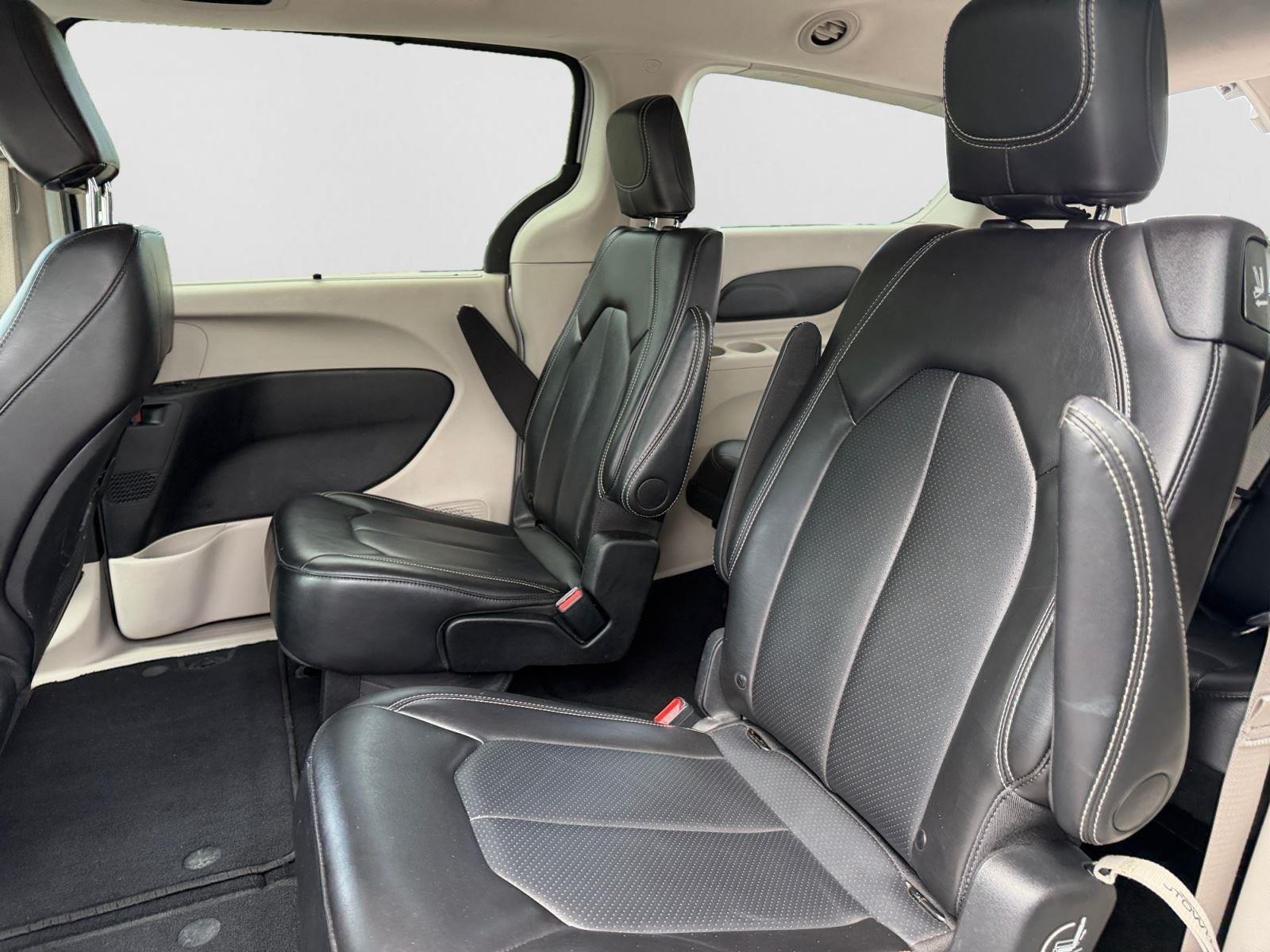 Used 2024 Silver Mist Clearcoat Chrysler Touring L image 16