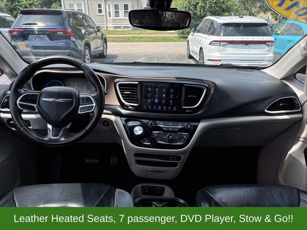 Used 2017 Black Chrysler Touring L image 19