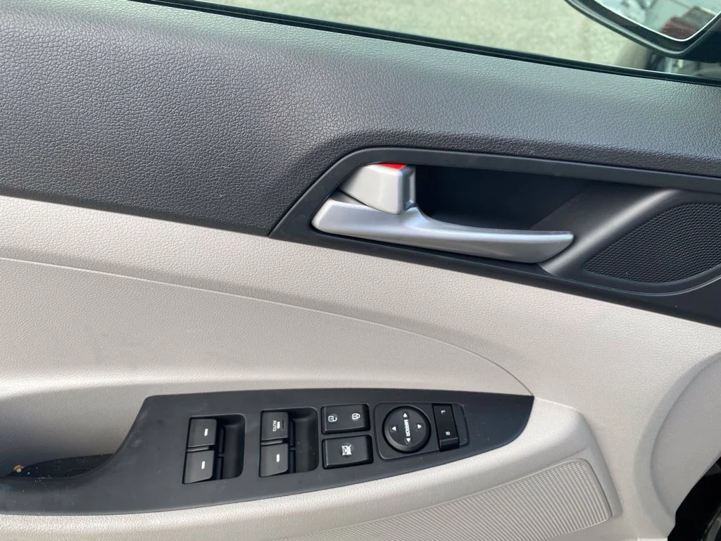 Used 2019 Black Hyundai Value image 20