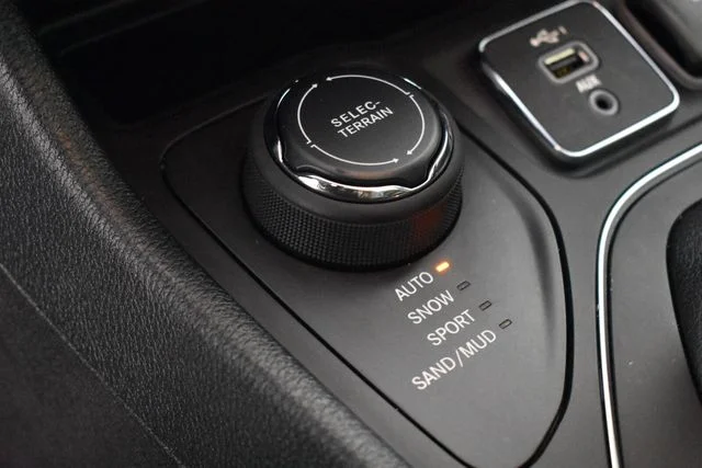 2022 Jeep Cherokee Latitude Lux - Photo 29