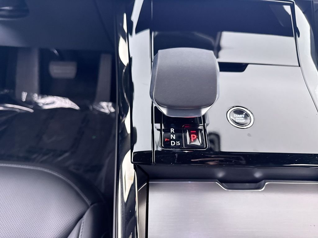 New 2026 Fuji White Land Rover SE image 18