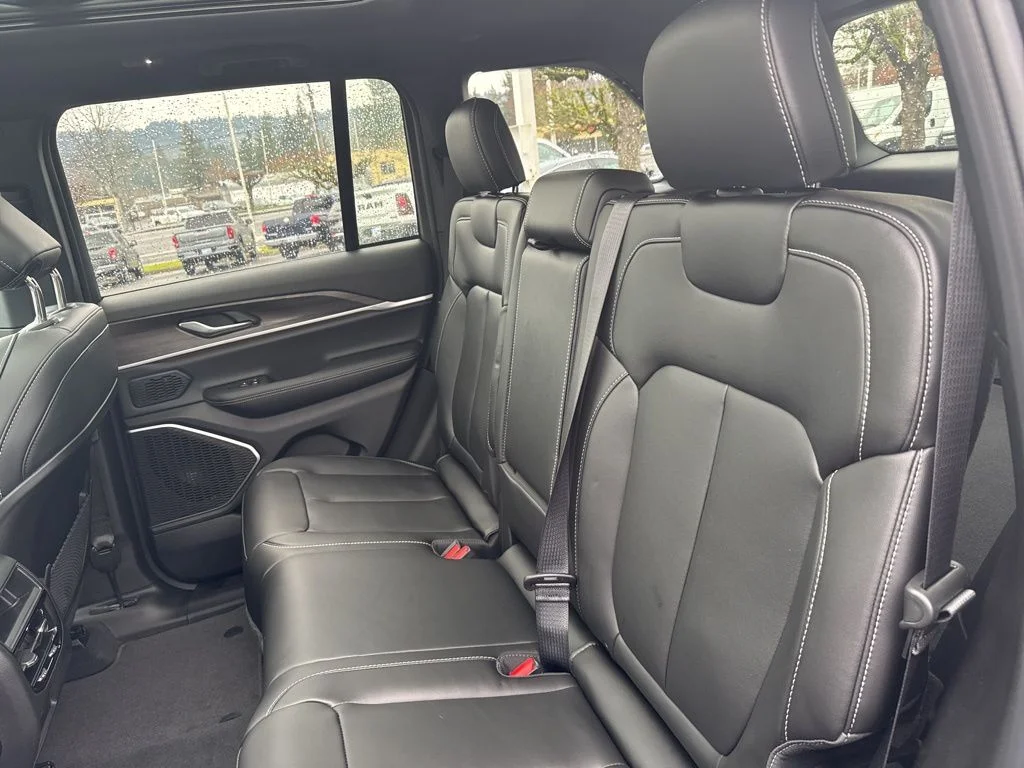 Used 2026 Diamond Black Crystal Pearlcoat Jeep Limited image 24