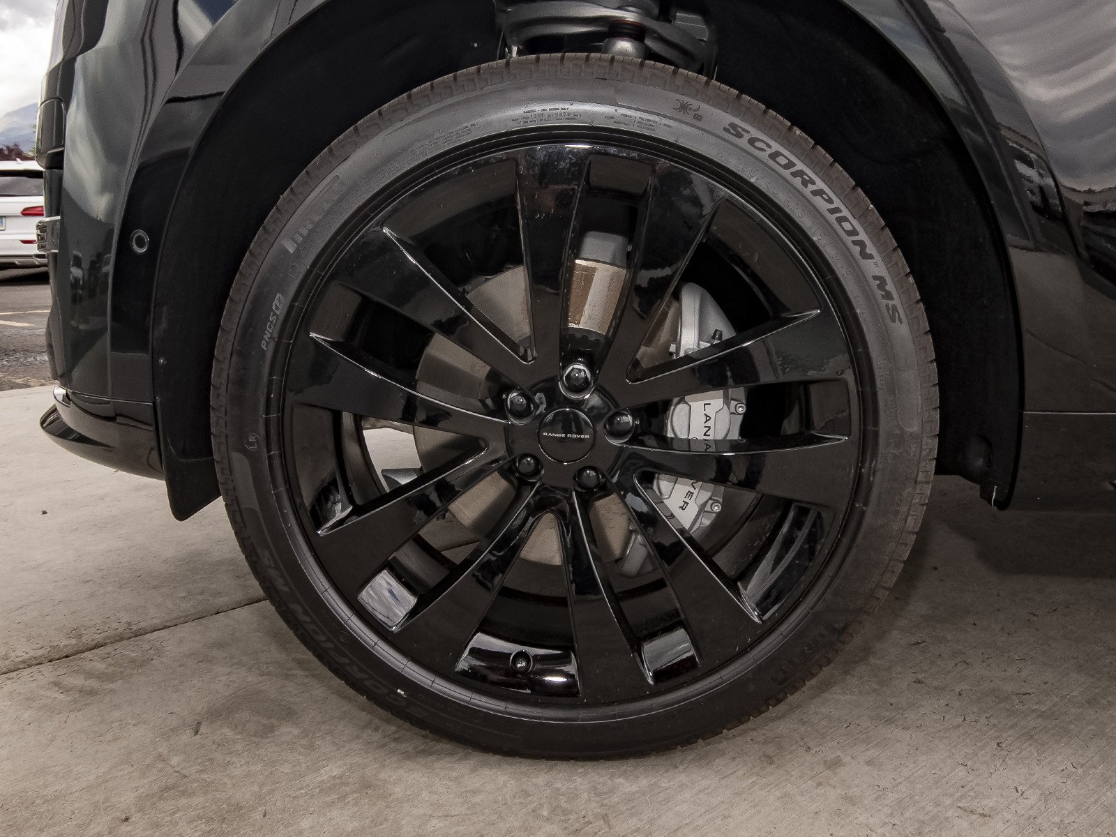 New 2026 Santorini Black Land Rover Dynamic SE image 52