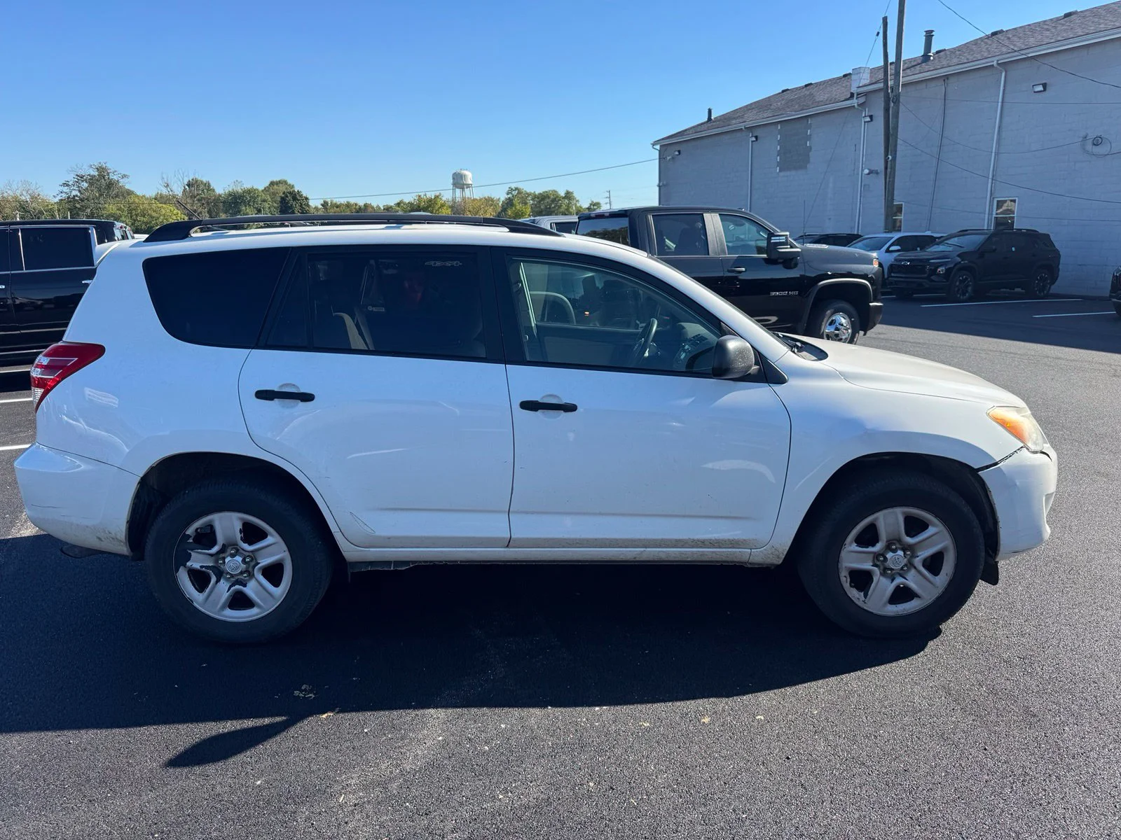 Used 2011 White Toyota Base image 7