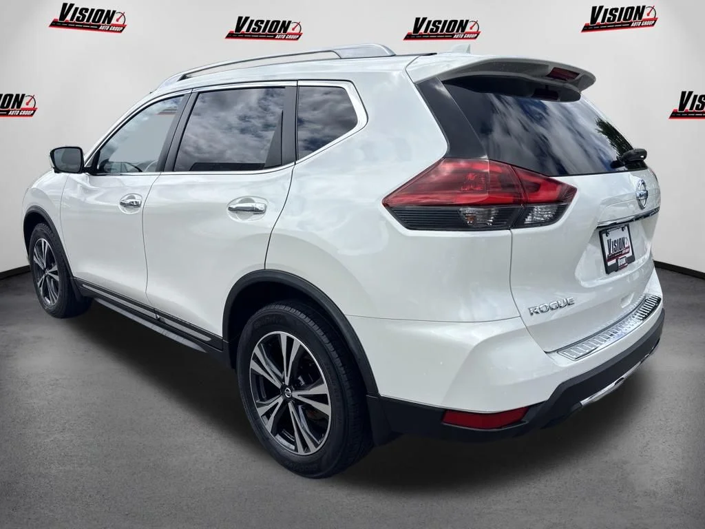 Used 2018 White Nissan SL image 9