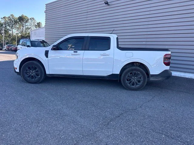 Used 2024 Oxford White Clearcoat Ford Lariat image 2