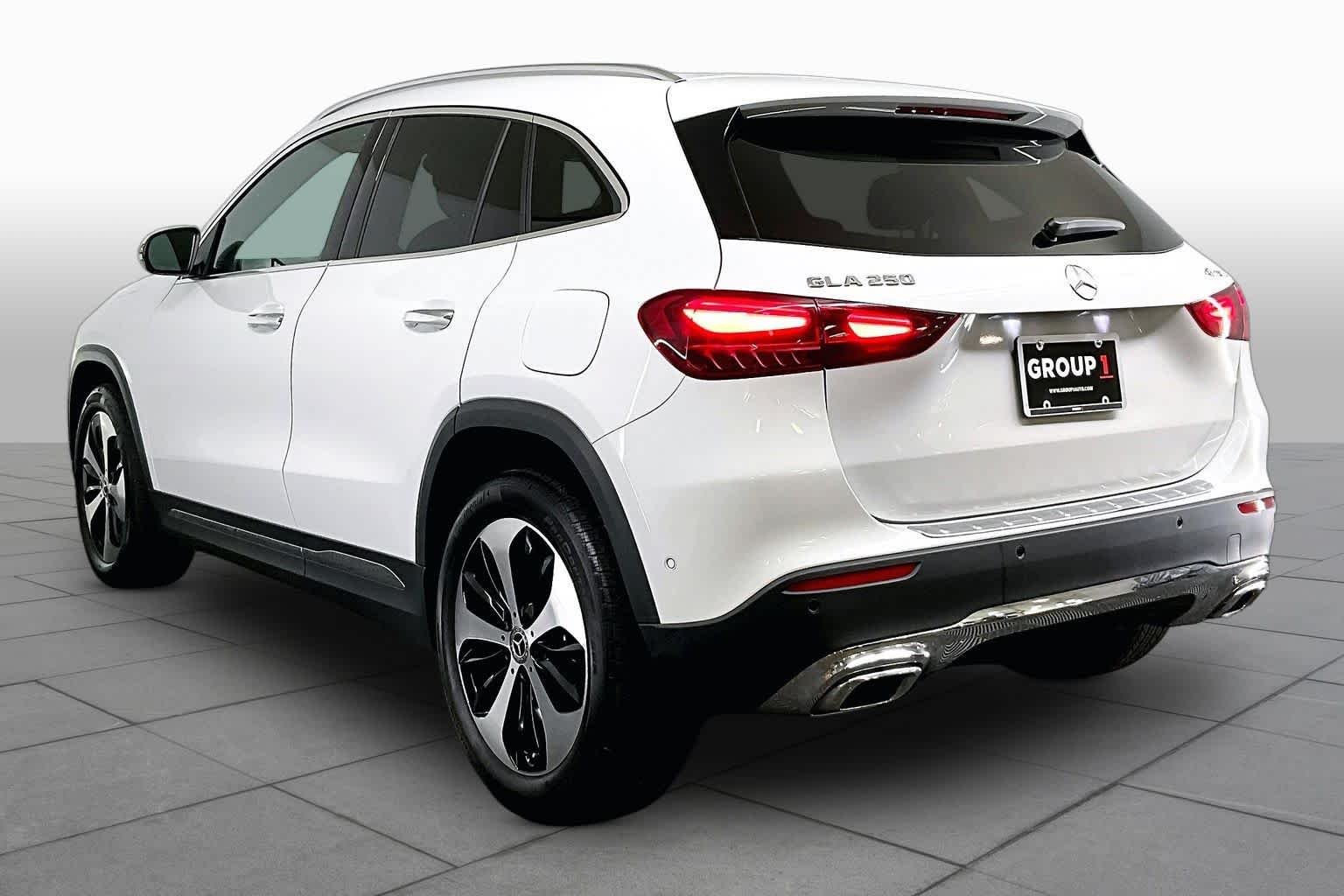 Used 2024 Digital White Metallic Mercedes-Benz GLA 250 image 12