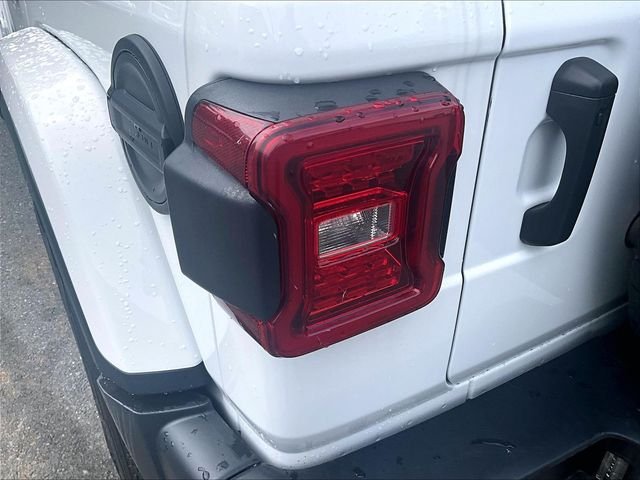 Used 2021 Bright White Clearcoat Jeep Unlimited Sahara image 31