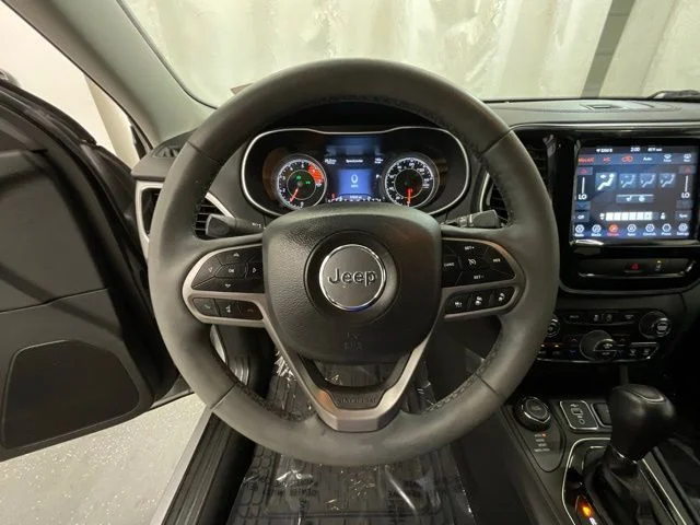 Used 2022 Silver Jeep Limited image 11