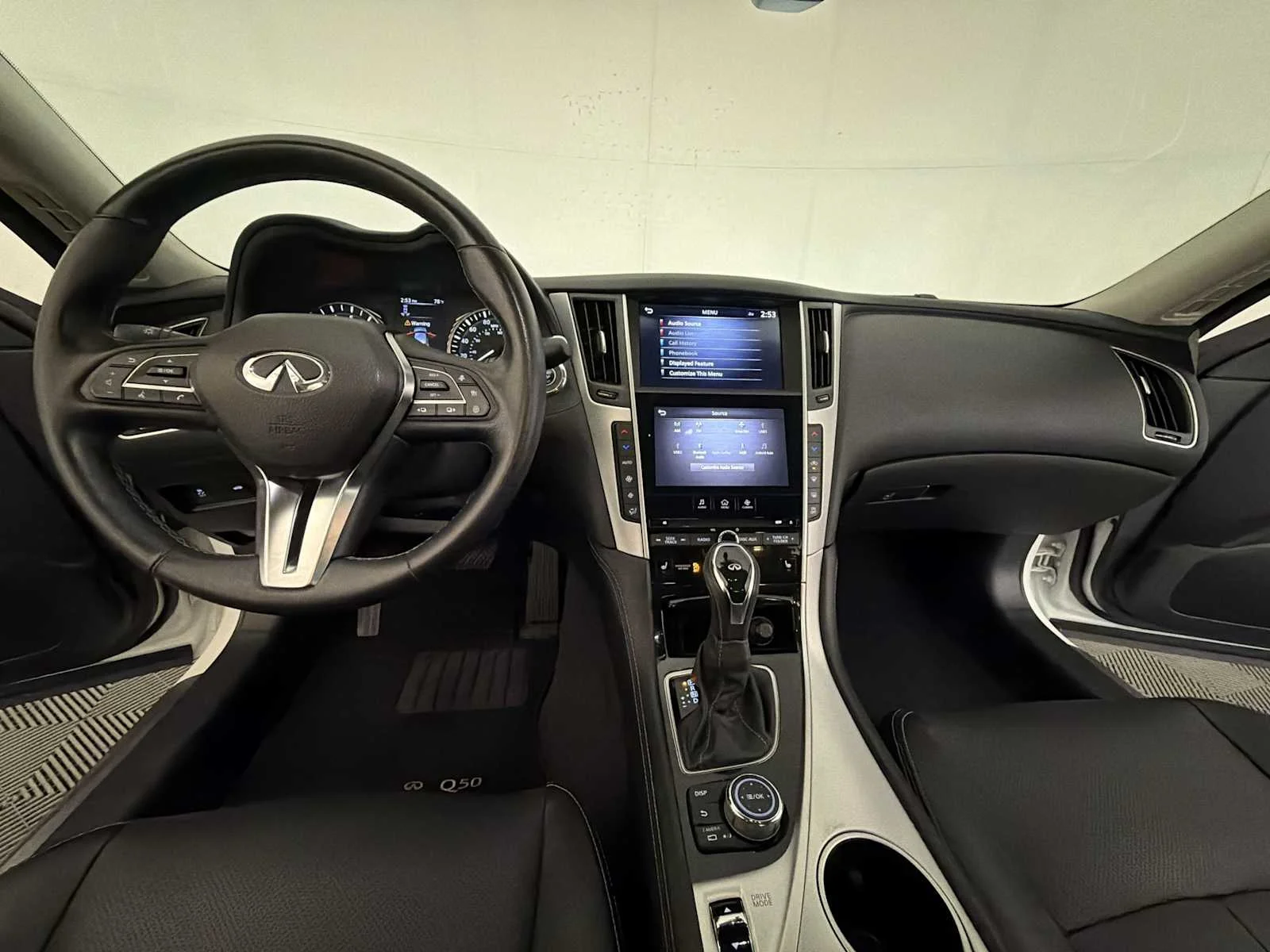 Used 2023 Majestic White INFINITI LUXE image 14