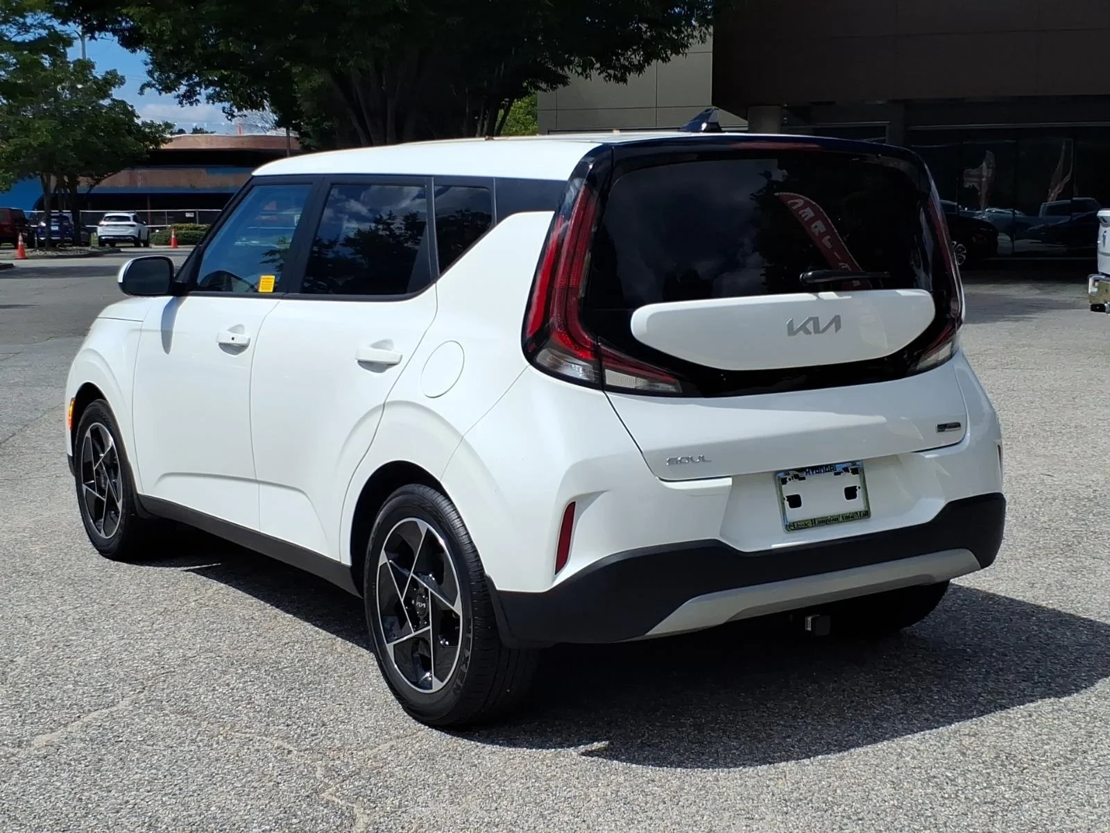Used 2025 Snow White Pearl Kia EX image 10