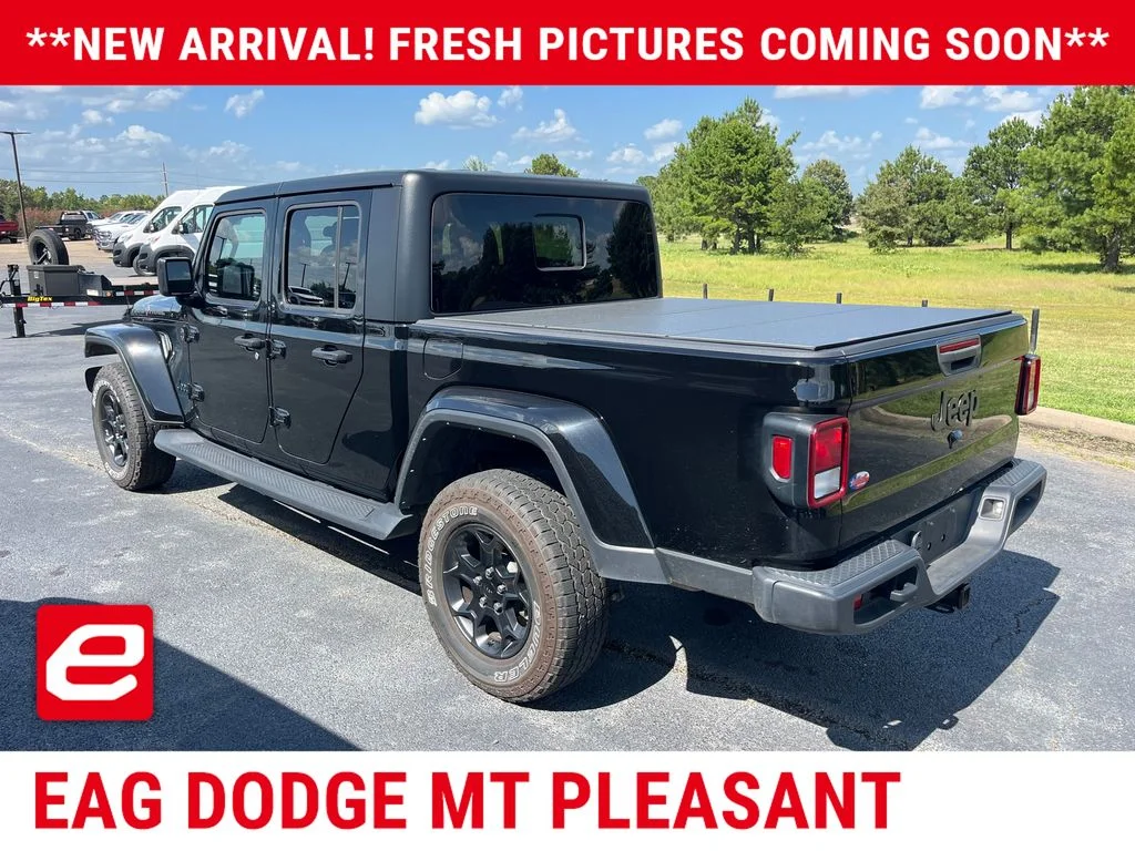 Used 2023 Black Jeep Texas Trail image 3