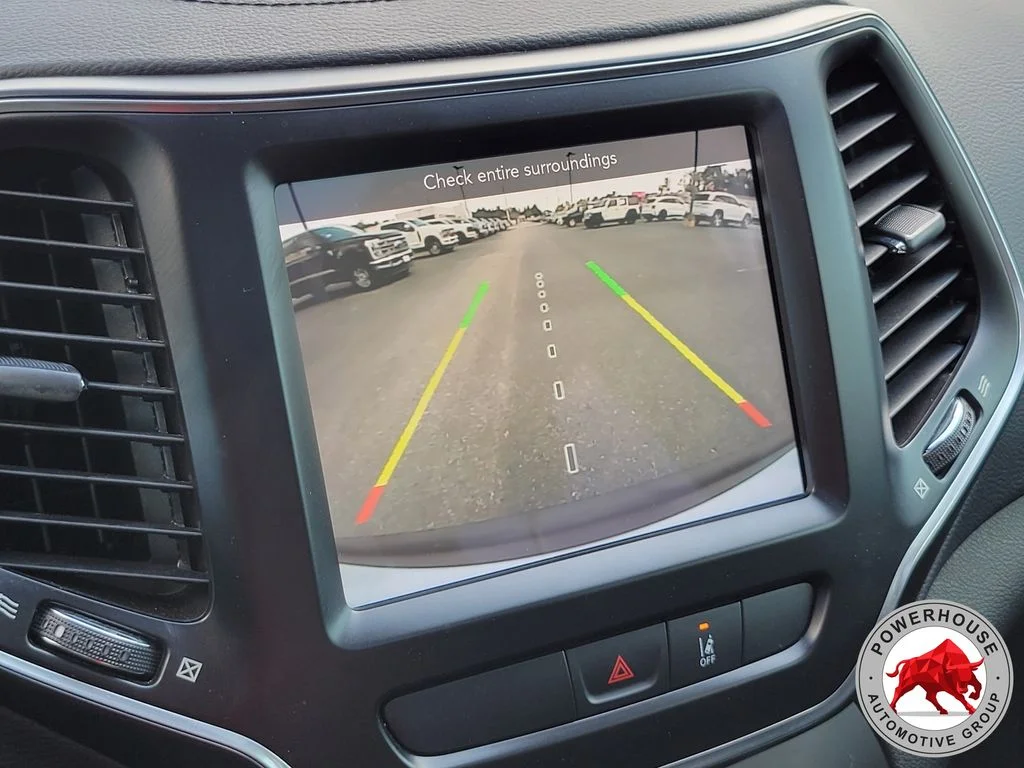 Used 2022 White Jeep Latitude Lux image 27