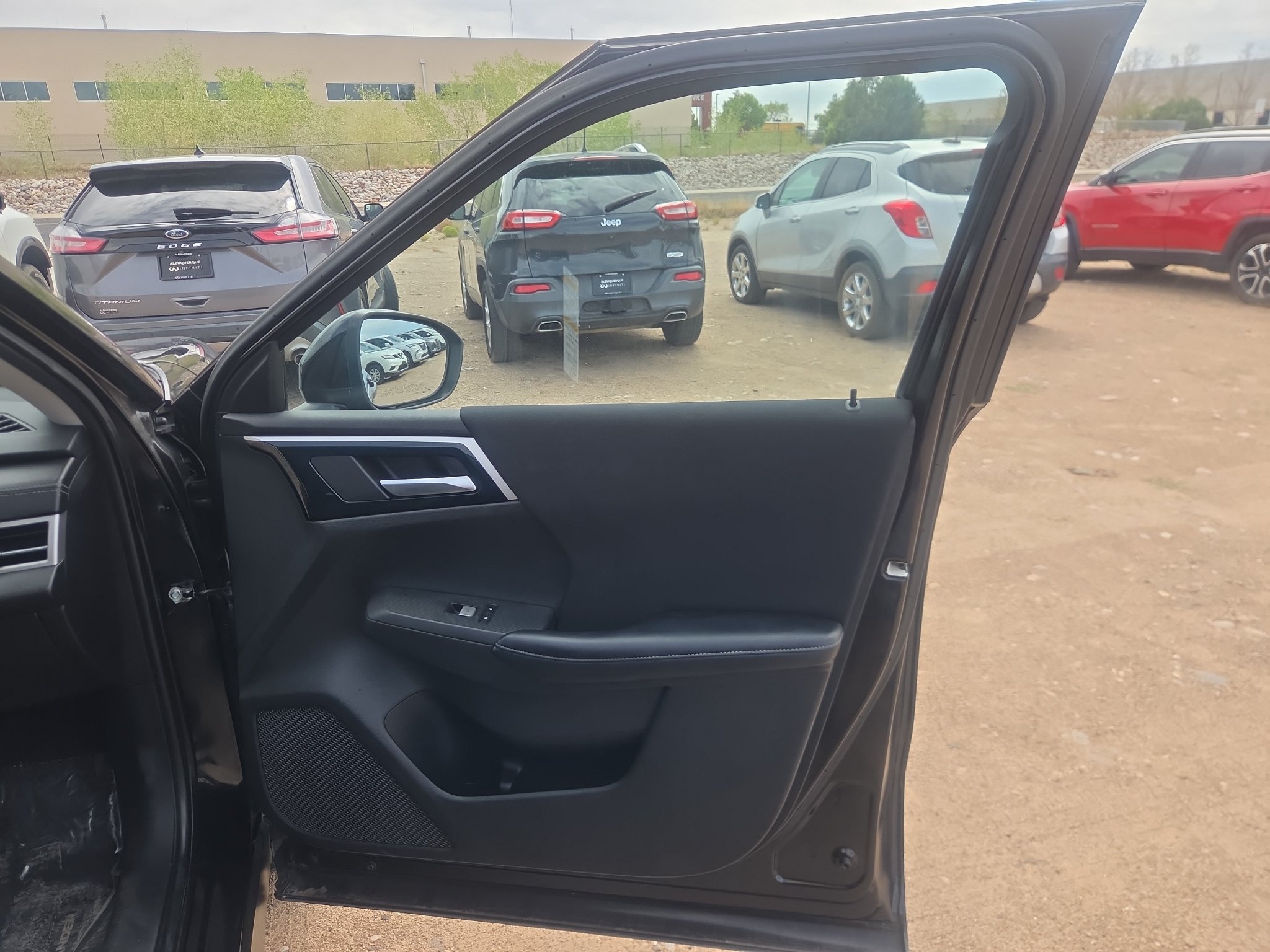 Used 2022 Labrador Black Pearl Mitsubishi ES image 14