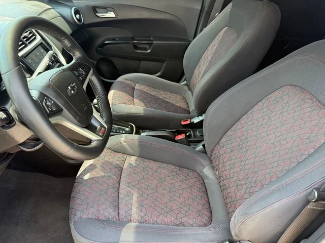 Used 2018 Blue Metallic Chevrolet LT image 9