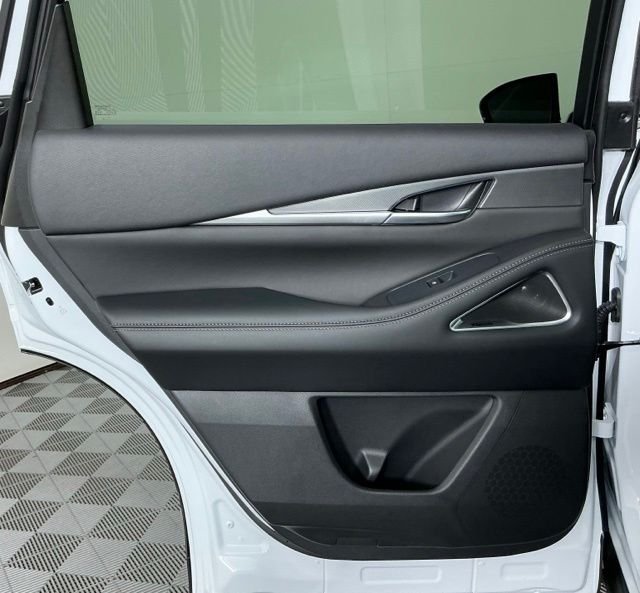 Certified Used 2027 White INFINITI LUXE image 17