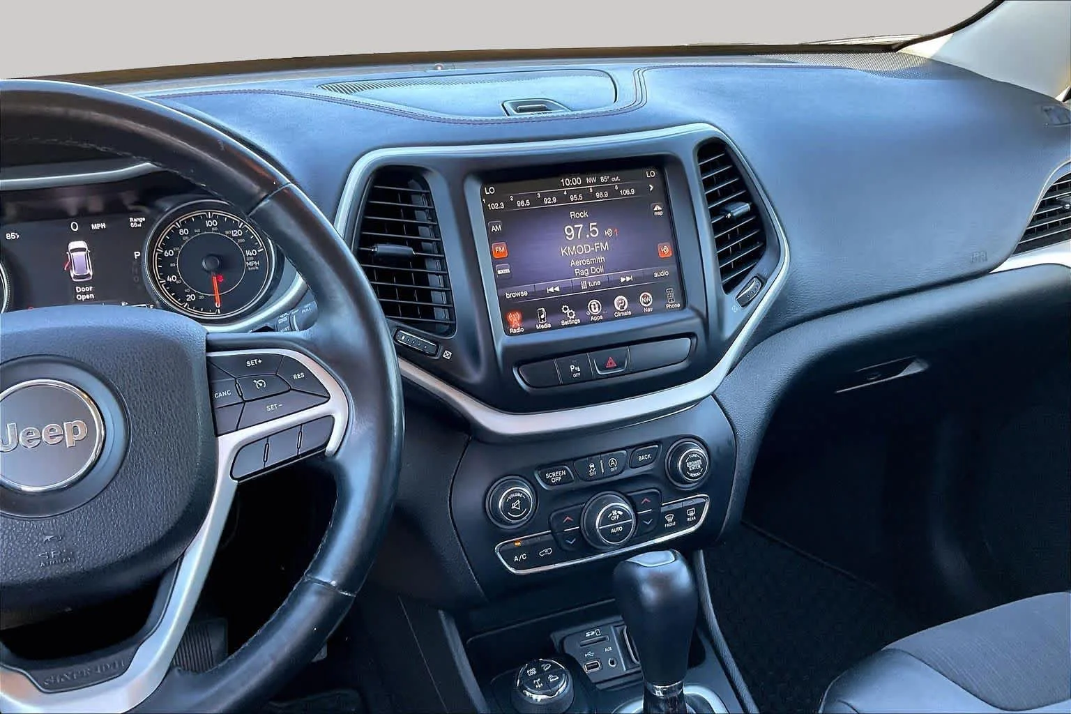 Used 2018 Diamond Black Crystal Pearlcoat Jeep Trailhawk image 7