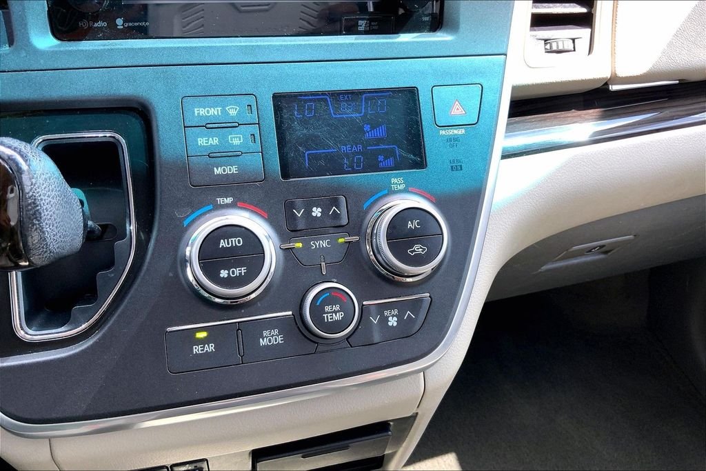 Used 2015 White Toyota XLE Premium image 15