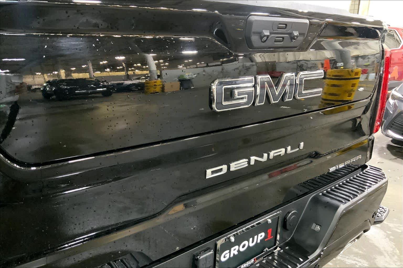 Used 2023 Onyx Black GMC Denali Ultimate image 31