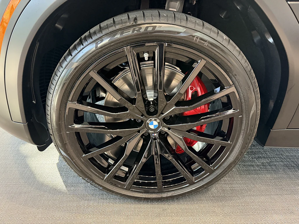 New 2027 Alpine White BMW M60i image 8