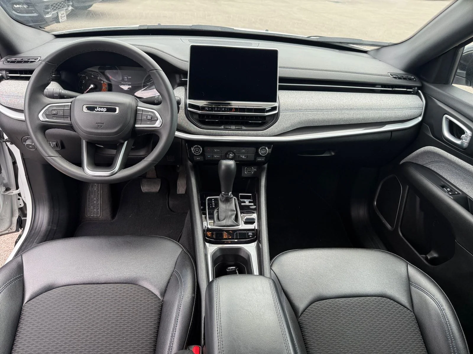 Used 2024 WHITE JEEP LATITUDE 4X4 image 15
