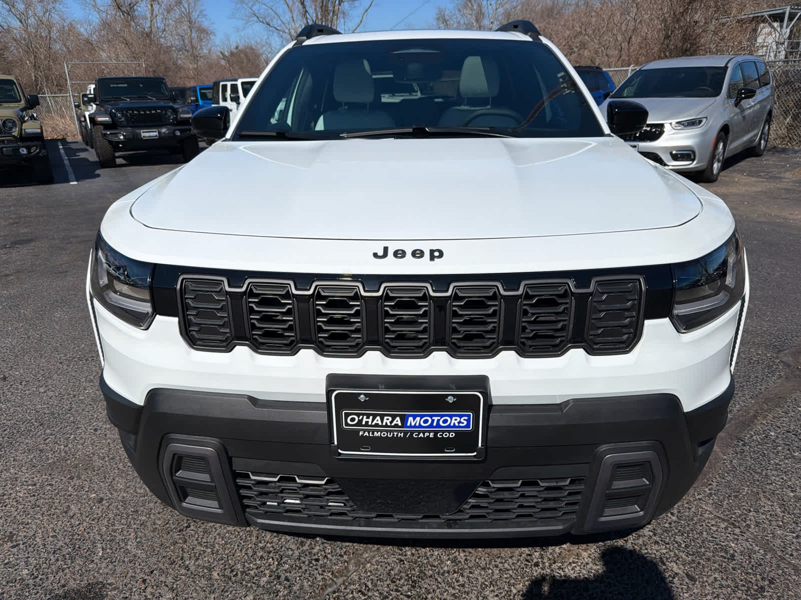 New 2026 Bright White Clear-Coat Exterior Paint Jeep Limited image 27