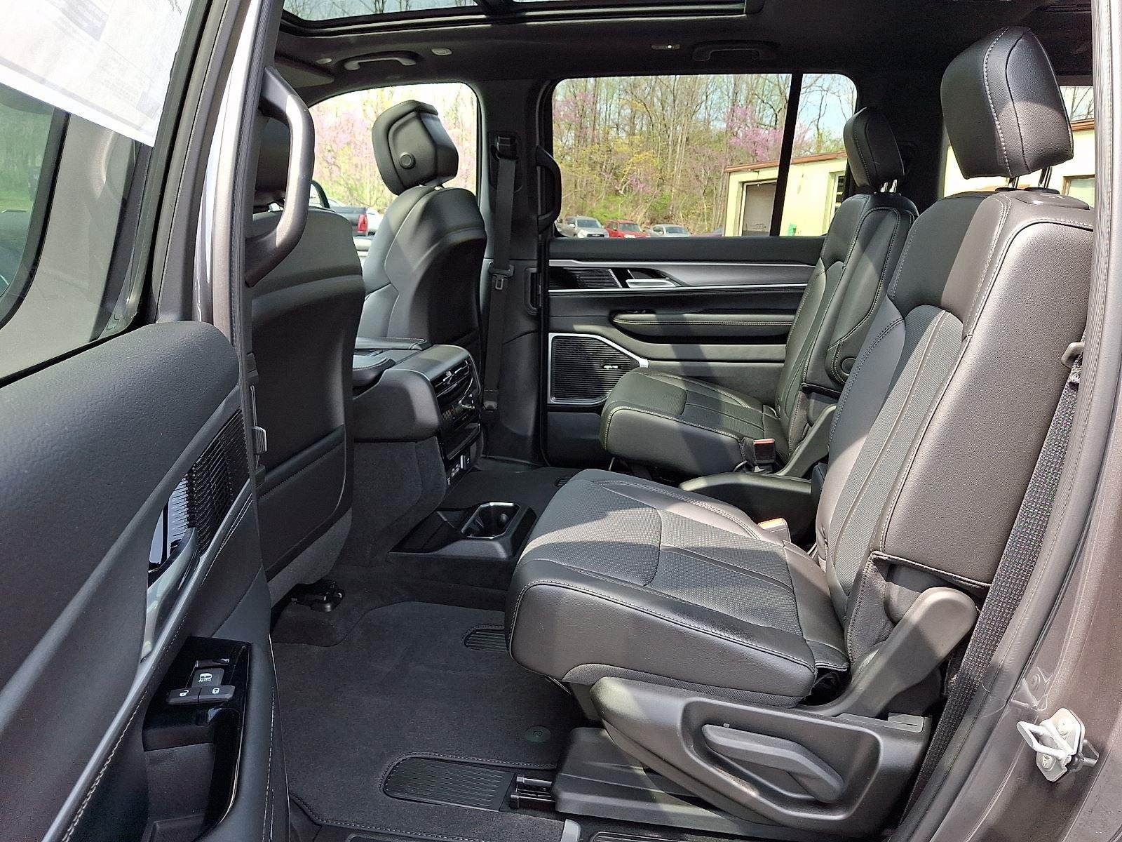 New 2026 Baltic Gray Metallic Clearcoat Jeep Upland image 7