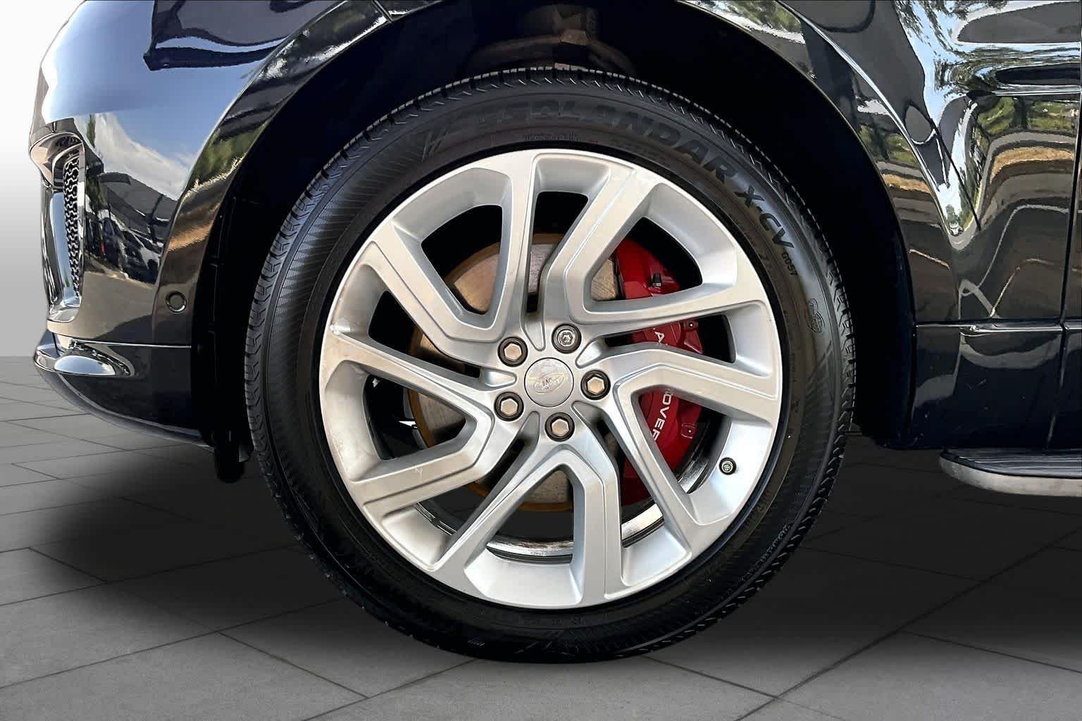 Used 2019 Borealis Black Metallic Land Rover Dynamic image 11