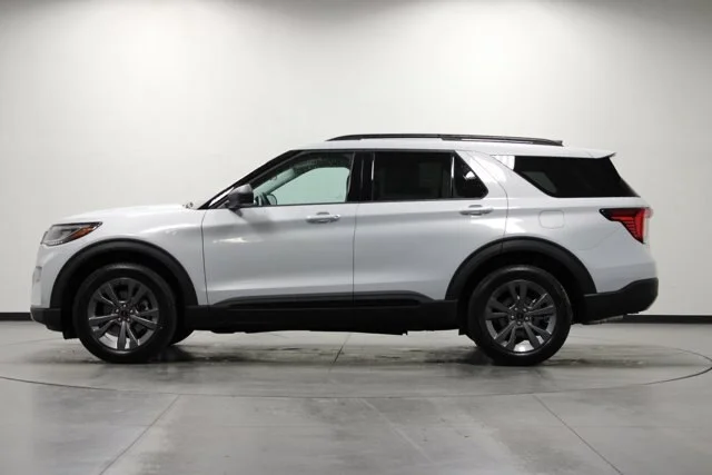 New 2026 Space White Metallic Ford Active image 31