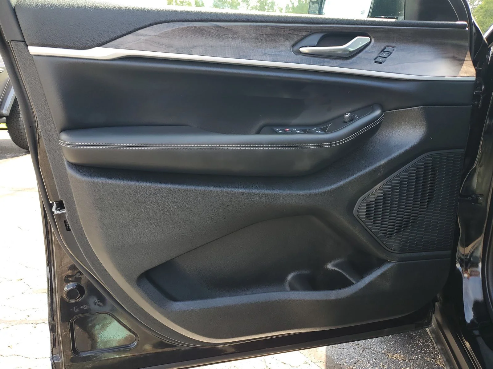 Used 2025 Black Jeep Limited image 19